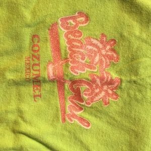 This is a casual shirt for young girls